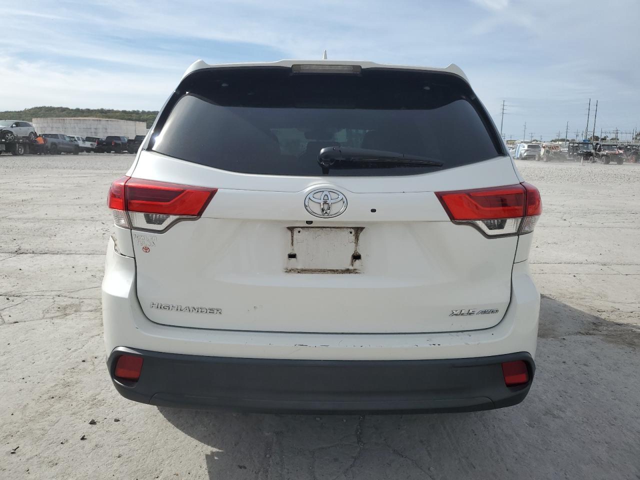 2017 Toyota Highlander Se - Фото 6