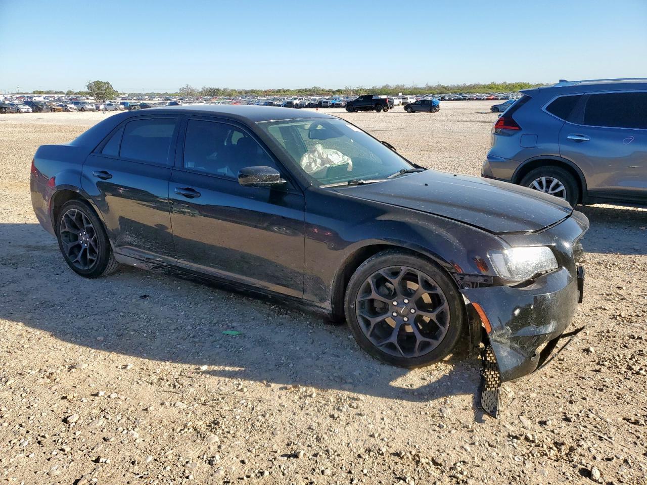 2020 Chrysler 300 Touring - Фото 4