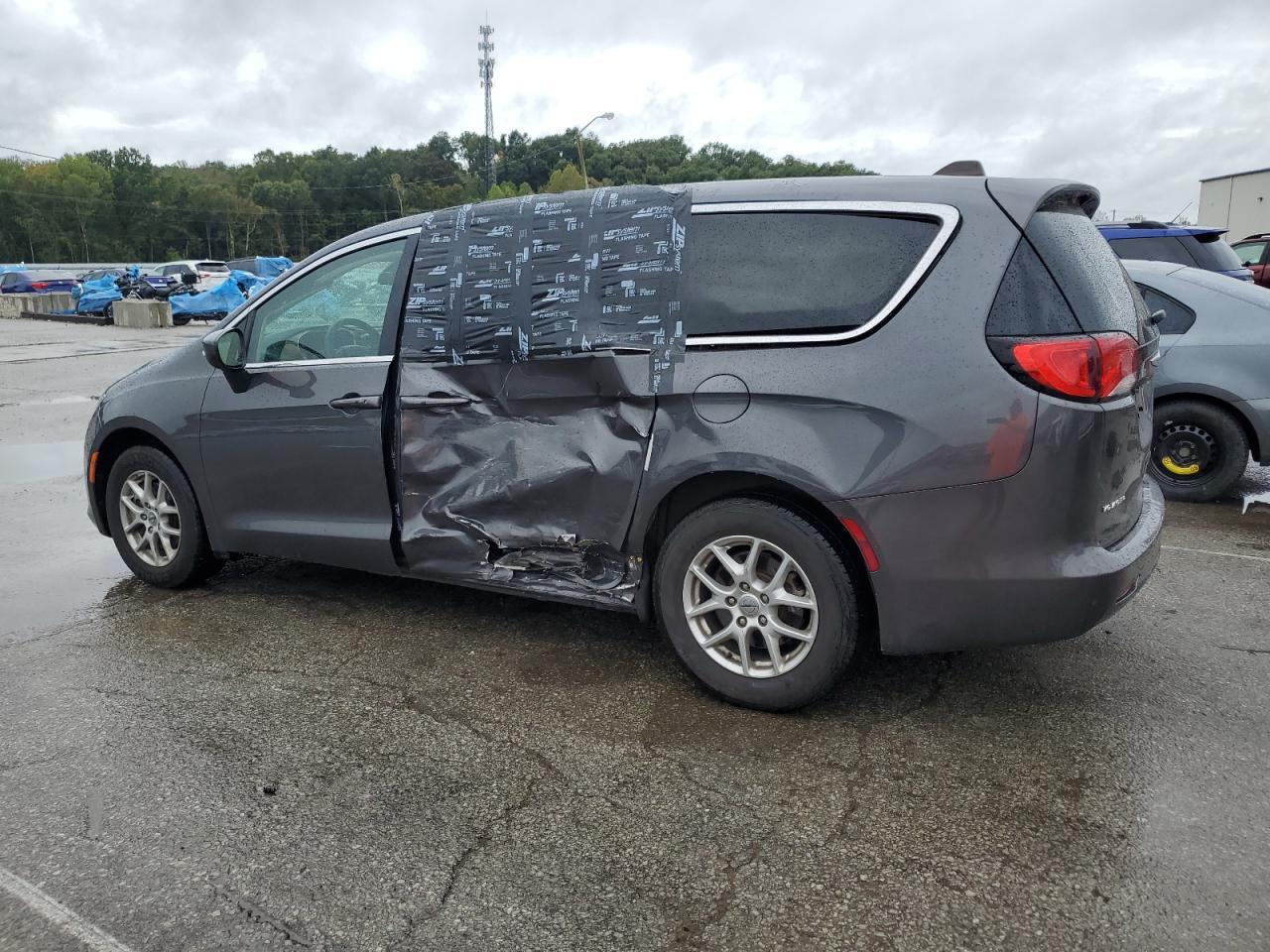 2022 Chrysler Voyager Lx - Фото 2