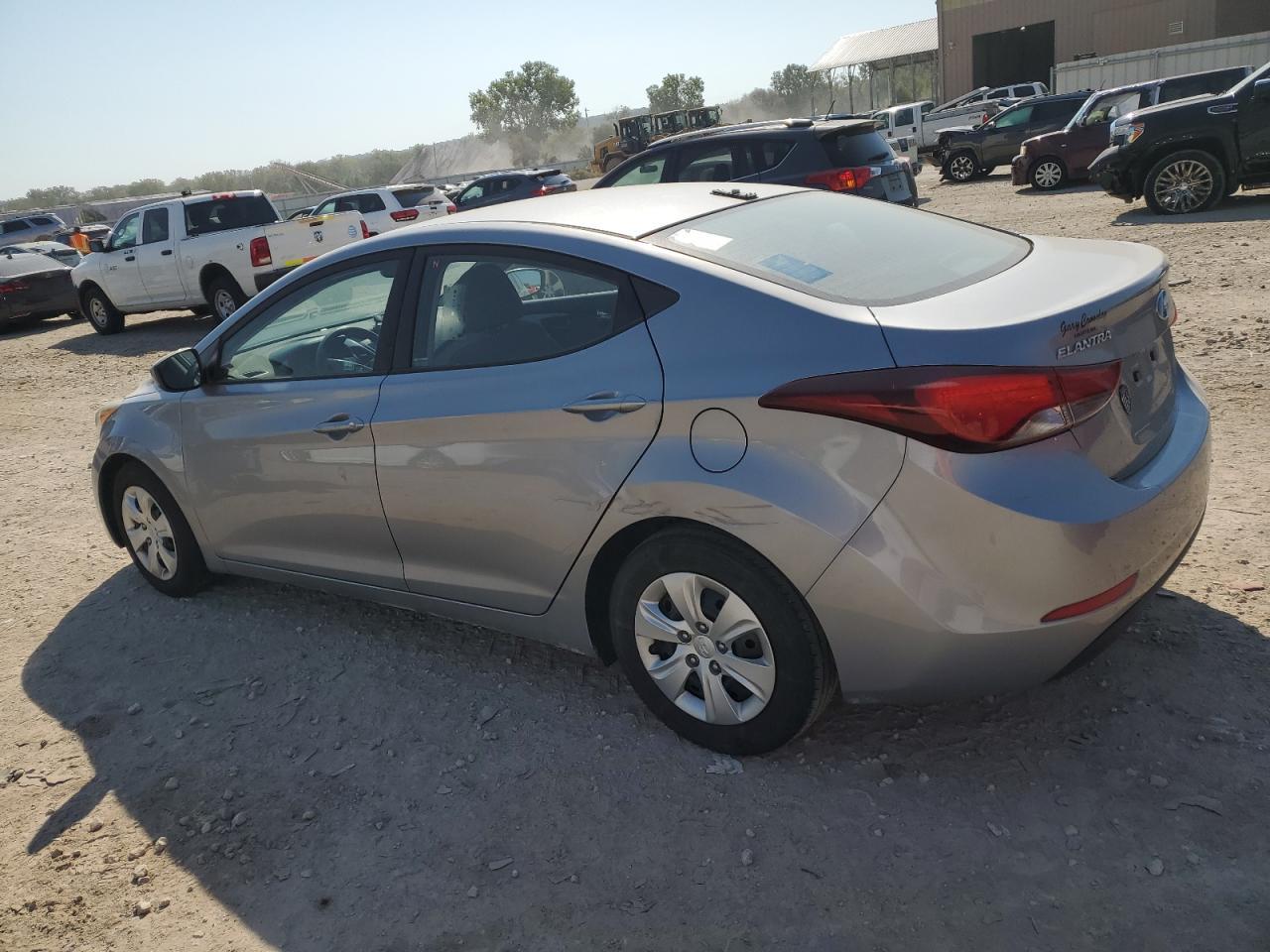 2016 Hyundai Elantra Se - Image 2