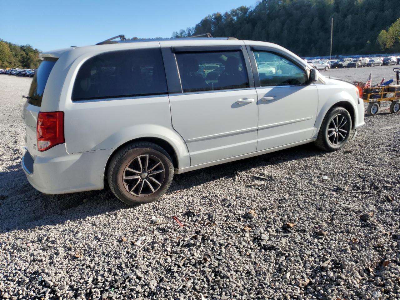 2017 Dodge Grand Caravan Sxt - Image 3
