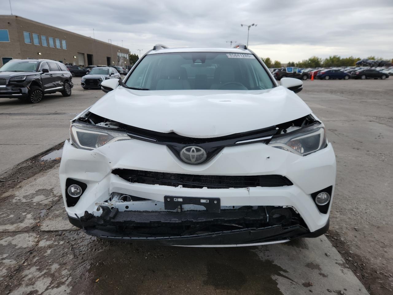 2017 Toyota Rav4 Xle - Image 5