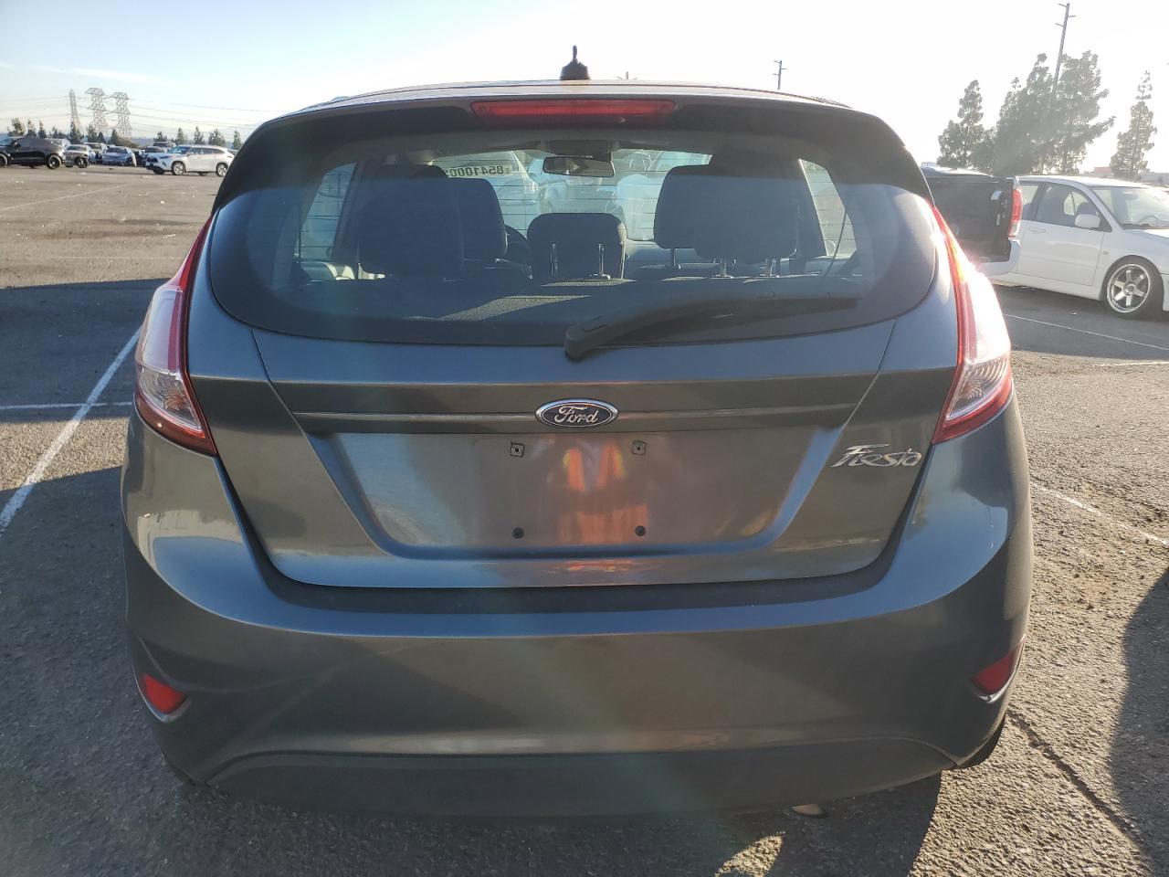 2015 Ford Fiesta Se - Image 6