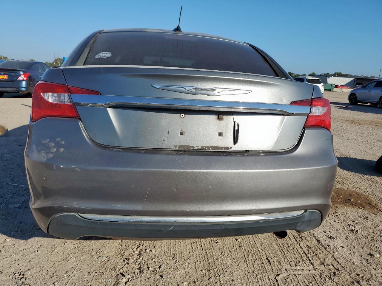 2012 Chrysler 200 Touring - Фото 6