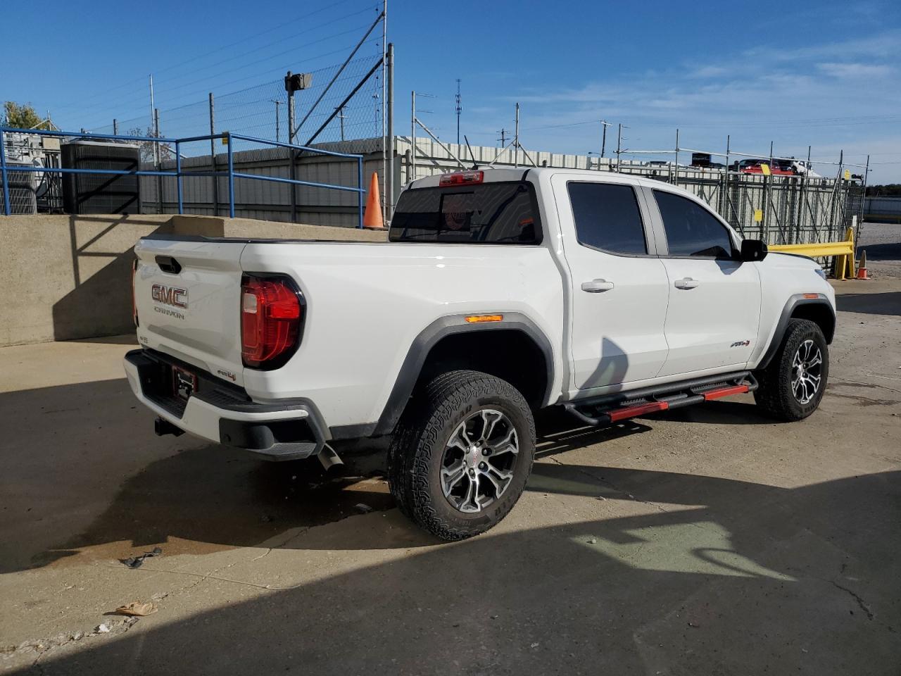 2023 GMC Canyon At4 - Фото 3