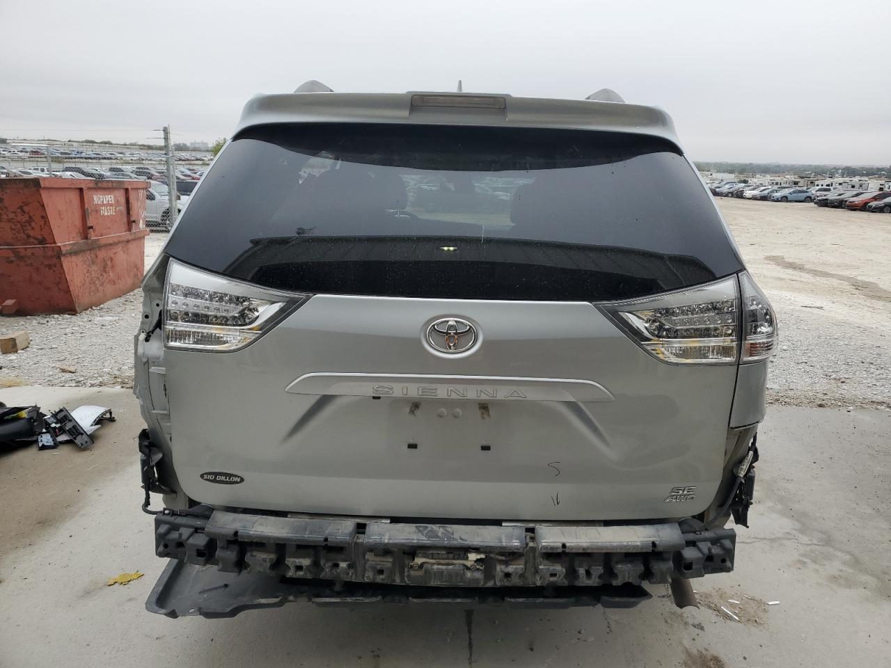 2019 Toyota Sienna Se - Фото 6
