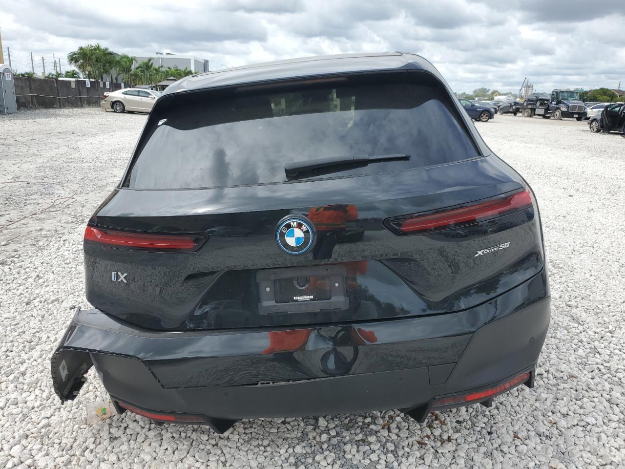 2024 BMW Ix xDrive50 - Image 6