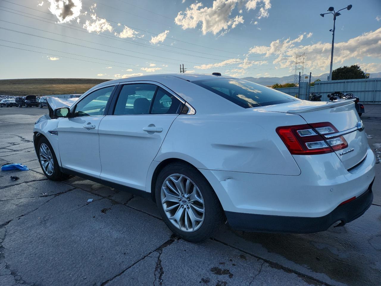 2015 Ford Taurus Limited - Фото 2