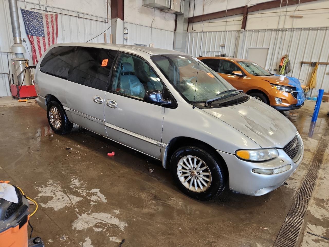 2000 Chrysler Town & Country Lx - Фото 4
