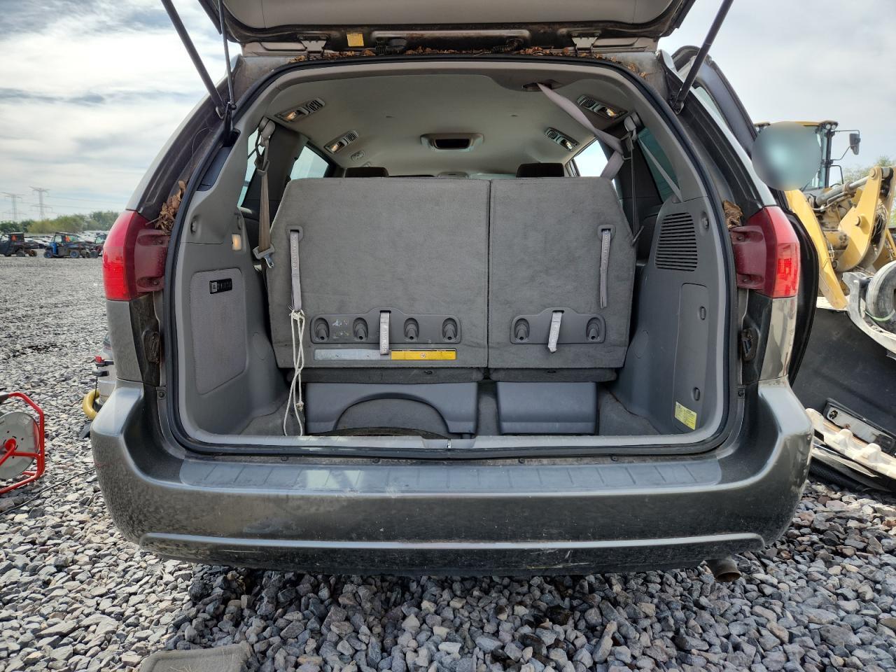 2004 Toyota Sienna Xle - Image 6