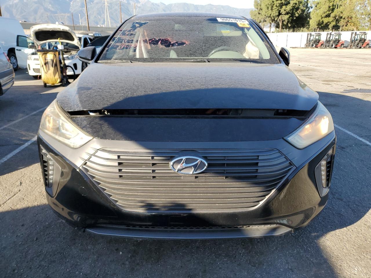 2017 Hyundai Ioniq Sel - Image 5