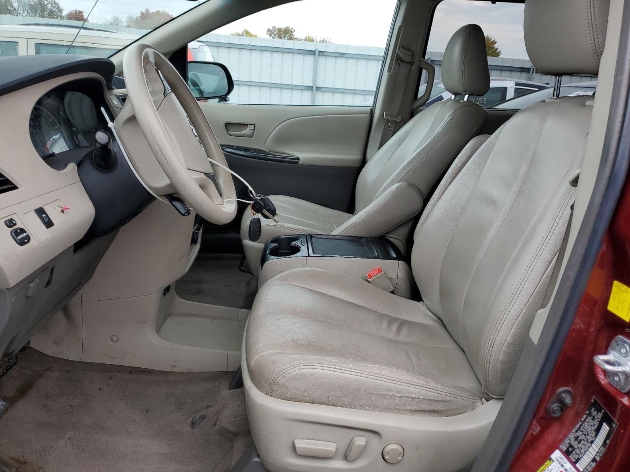 2011 Toyota Sienna Le - Фото 7