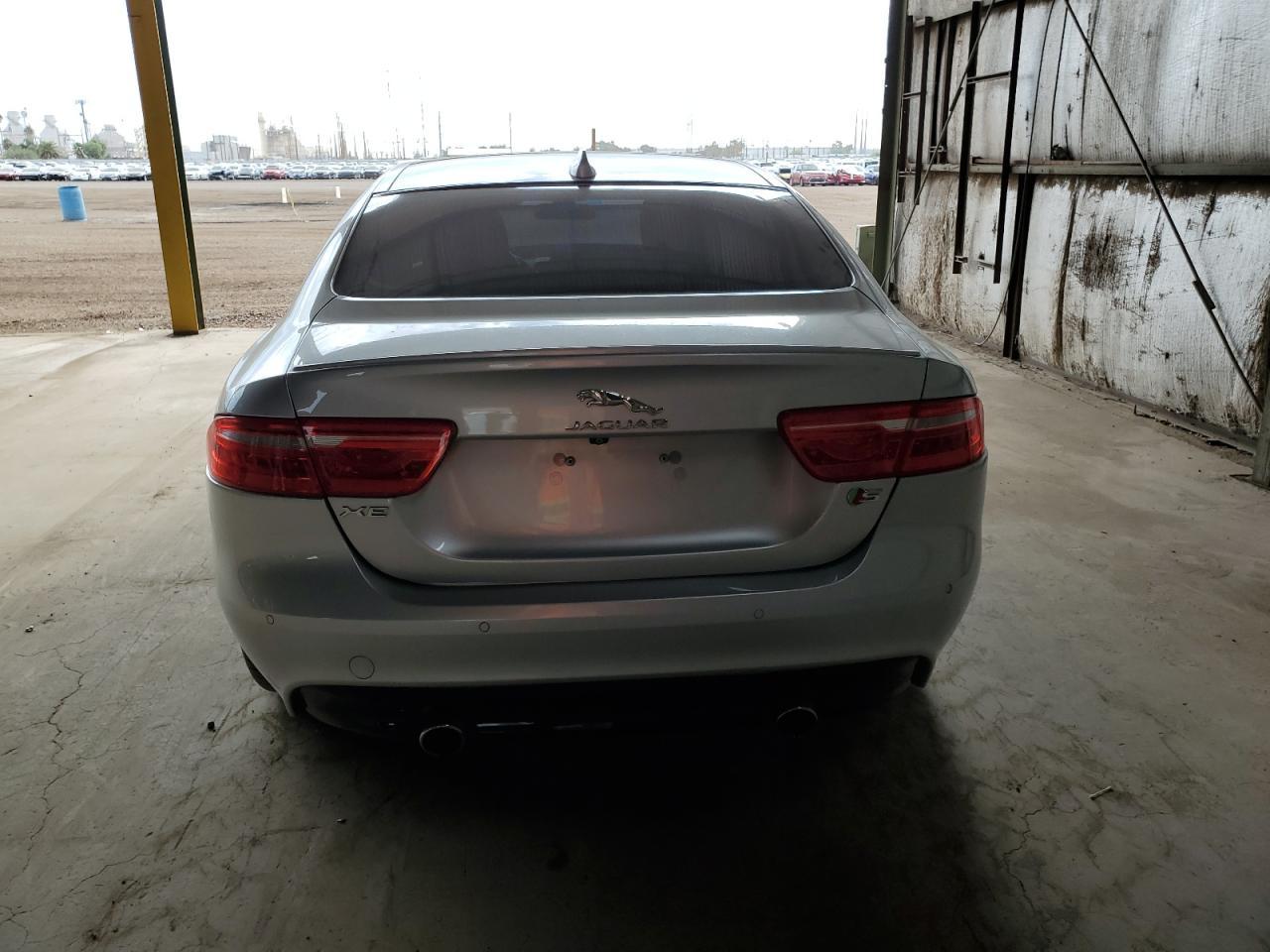 2018 Jaguar Xe S - Image 6