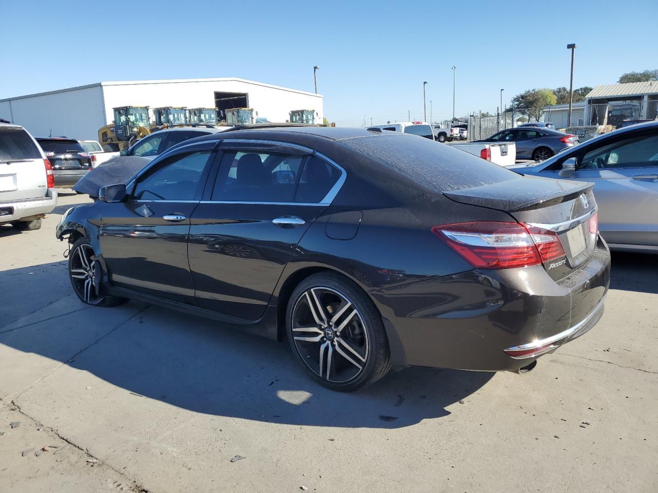 2017 Honda Accord Touring - Image 2