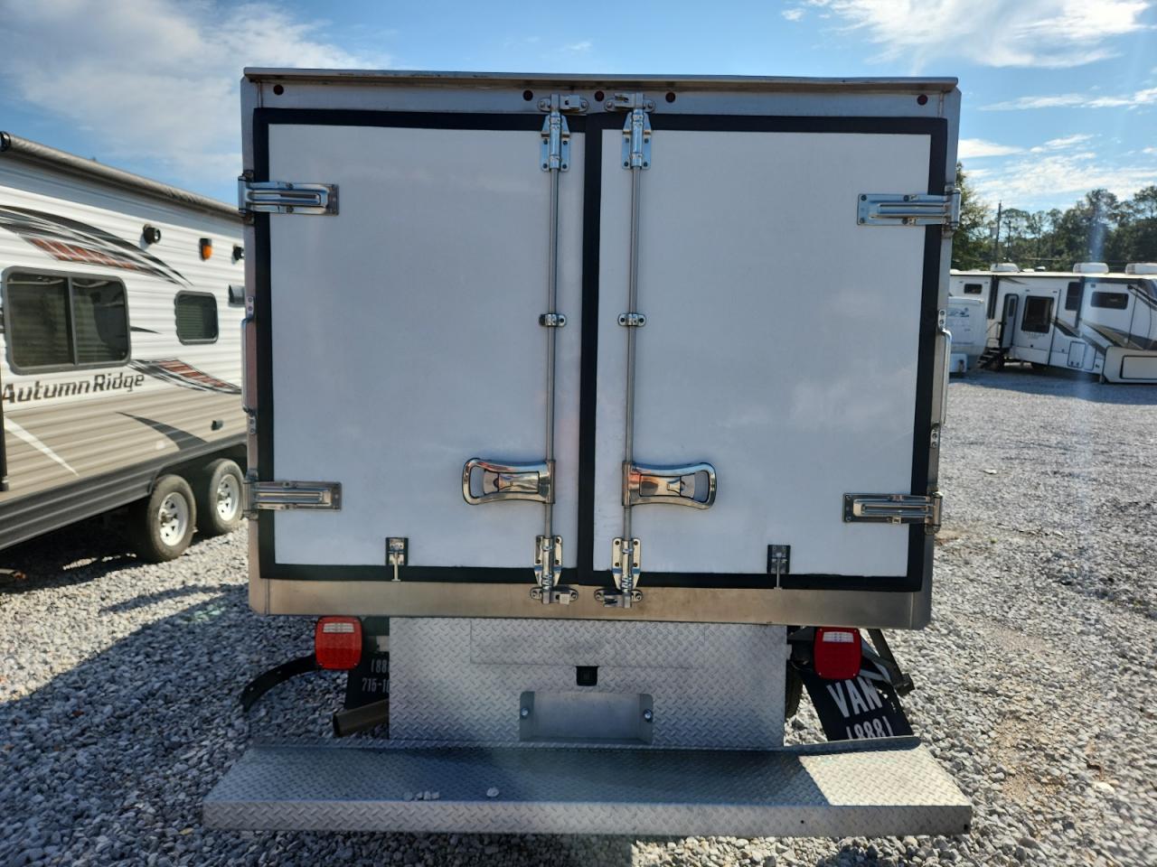 2024 GMC Savana Cutaway G3500 - Image 6