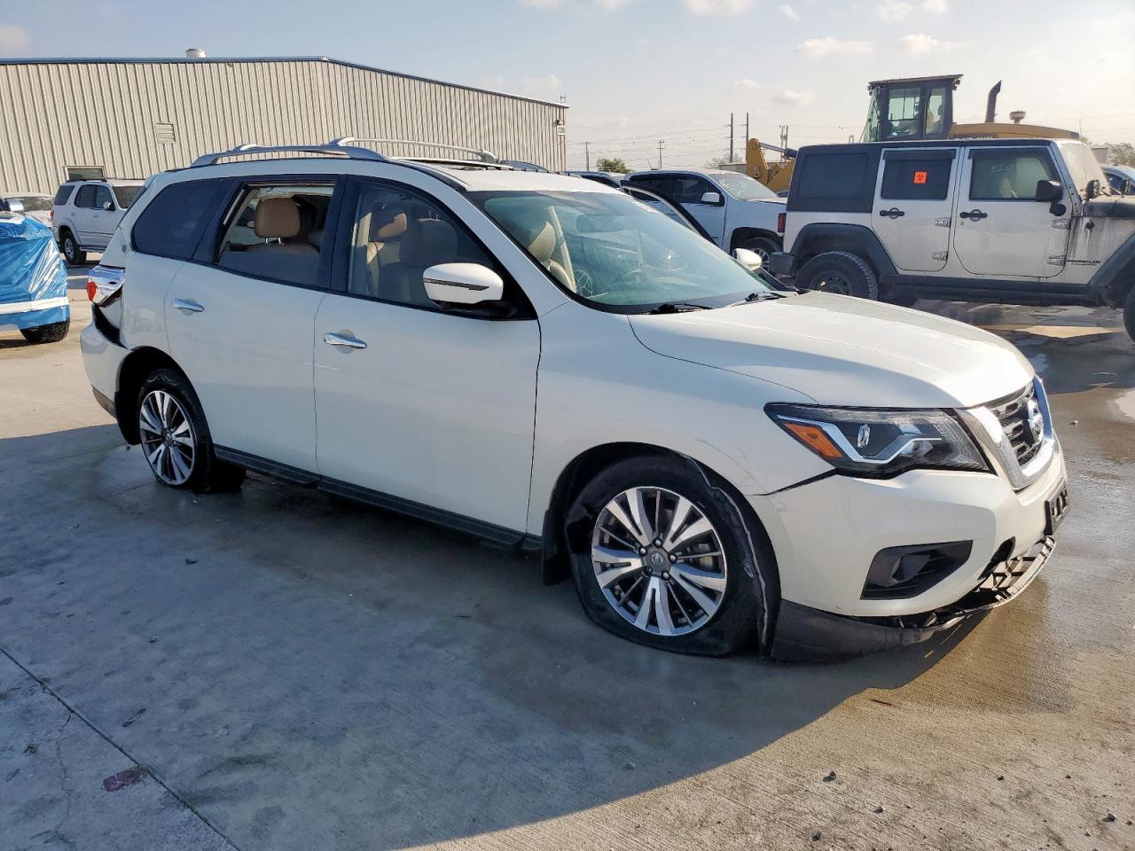 2017 Nissan Pathfinder S - Image 4