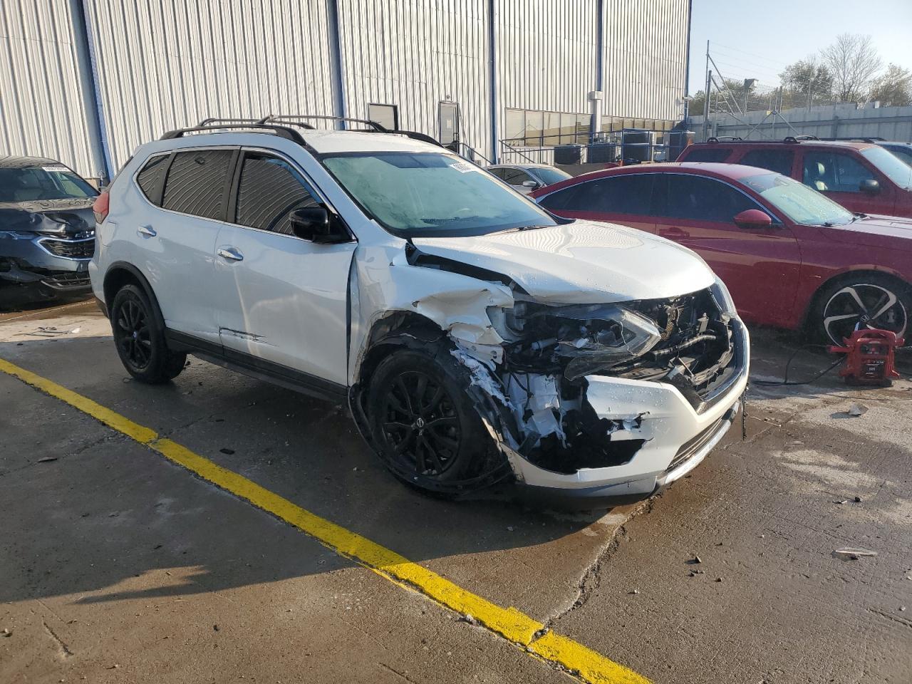 2017 Nissan Rogue Sv - Image 4