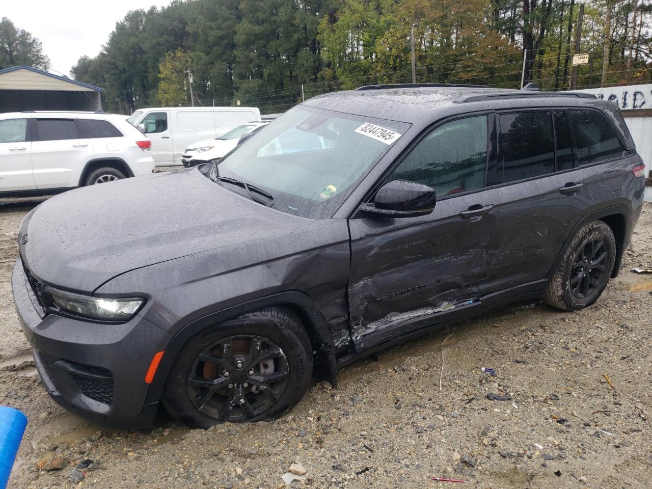 2025 Jeep Grand Cherokee Laredo