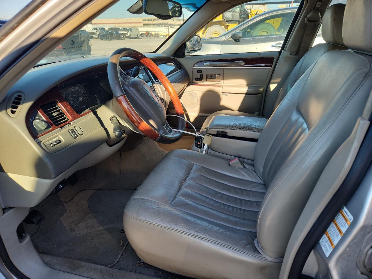 2003 Lincoln Town Car Signature - Image 7