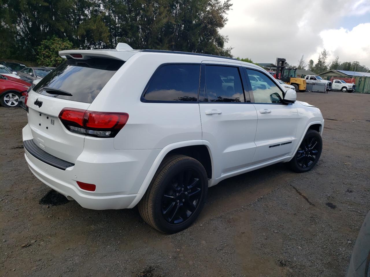 2022 Jeep Grand Cherokee Laredo E - Image 3