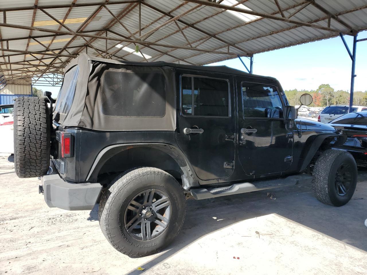 2012 Jeep Wrangler Unlimited Sahara - Фото 3