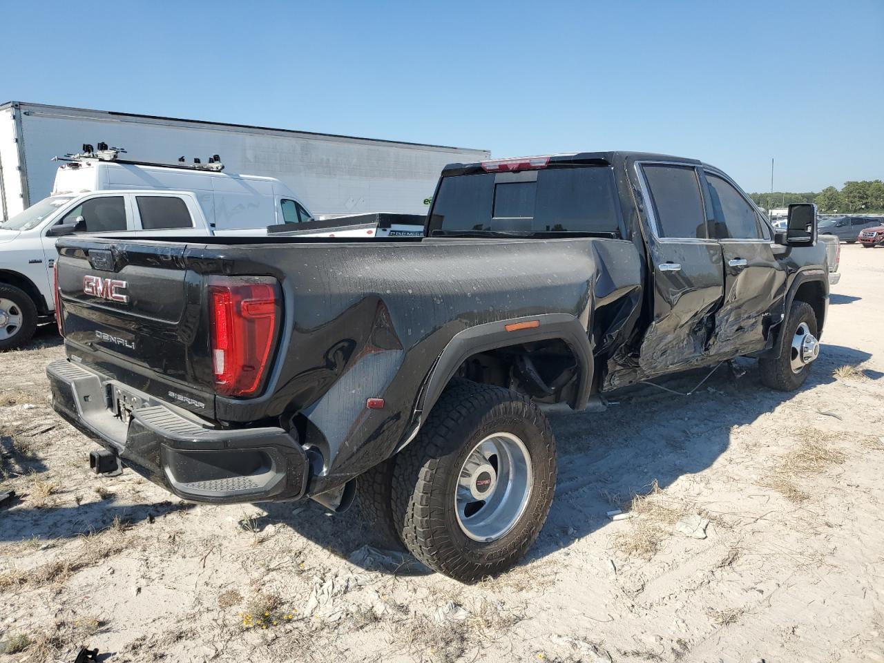 2023 GMC Sierra K3500 Denali - Фото 3