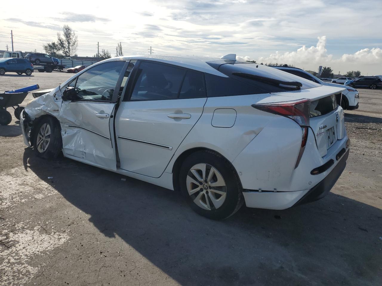 2016 Toyota Prius - Фото 2