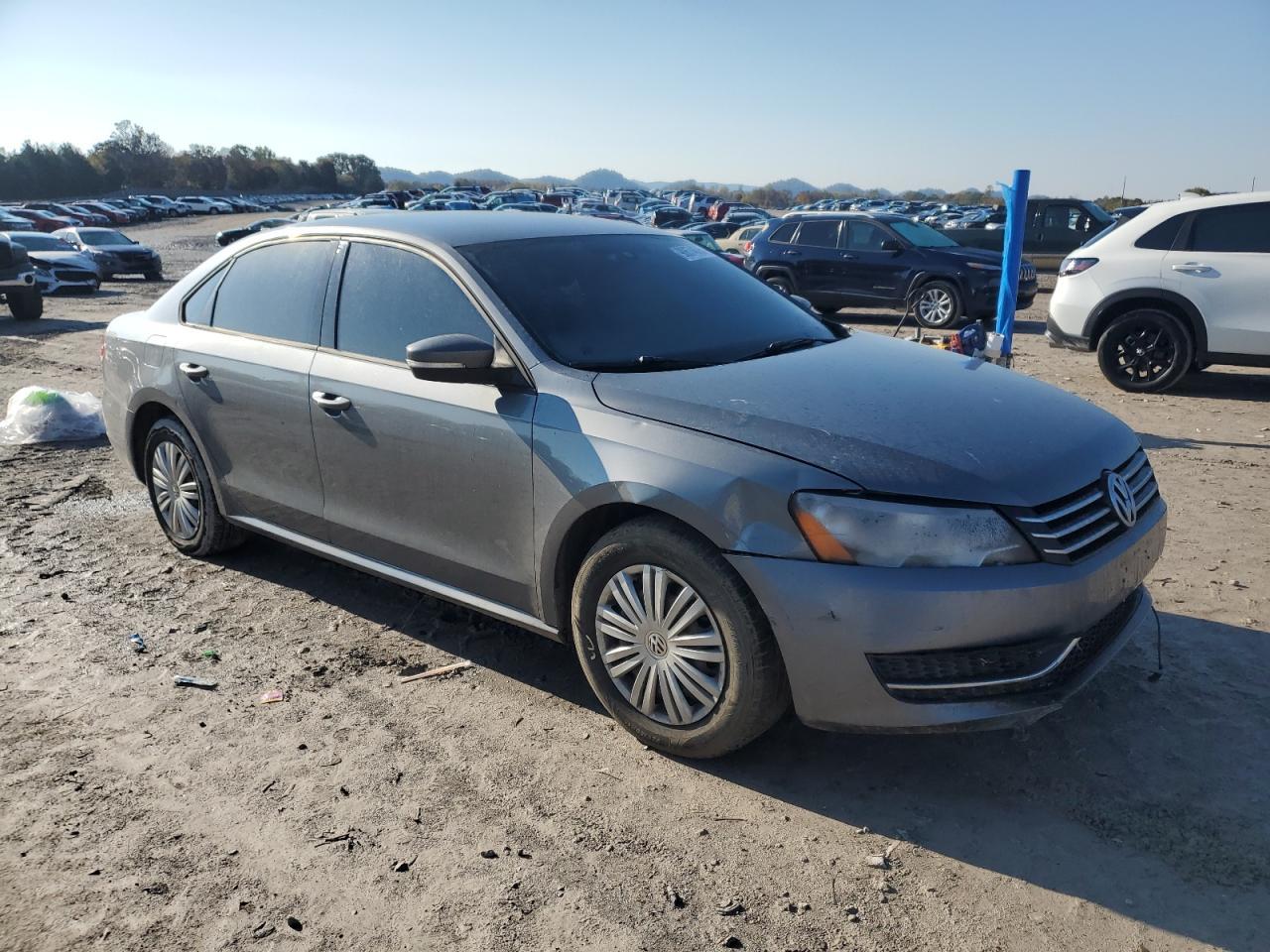 2015 Volkswagen Passat S - Фото 4