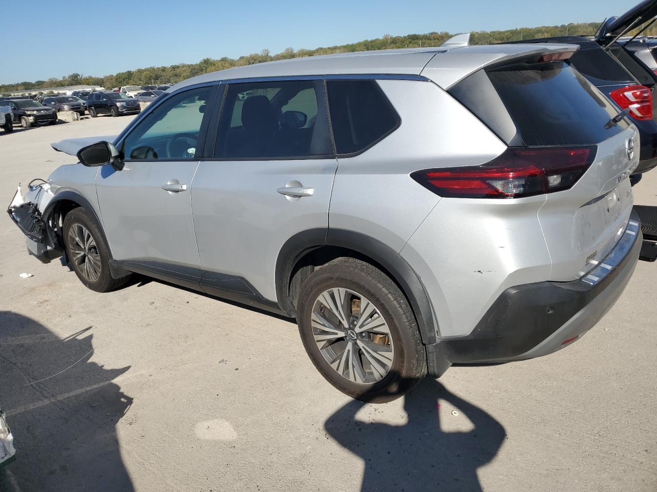 2022 Nissan Rogue Sv - Image 2