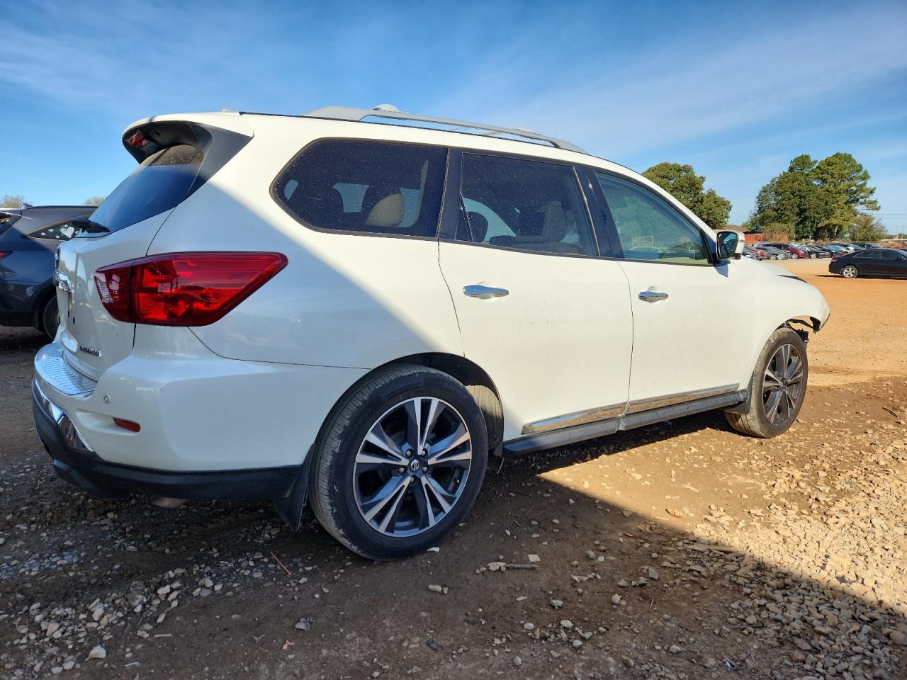 2019 Nissan Pathfinder S - Фото 3