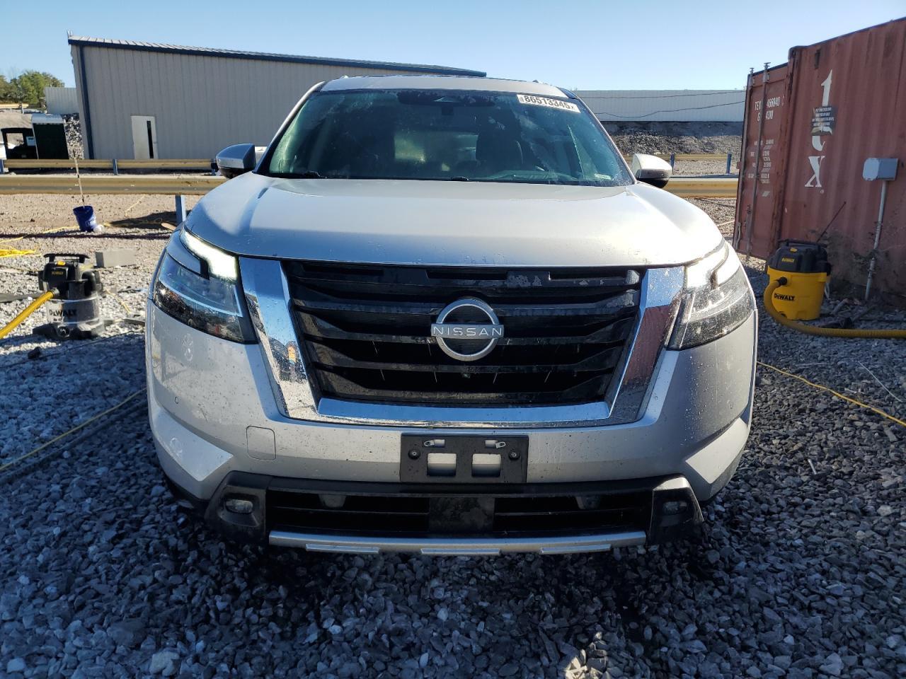 2023 Nissan Pathfinder Platinum - Image 5