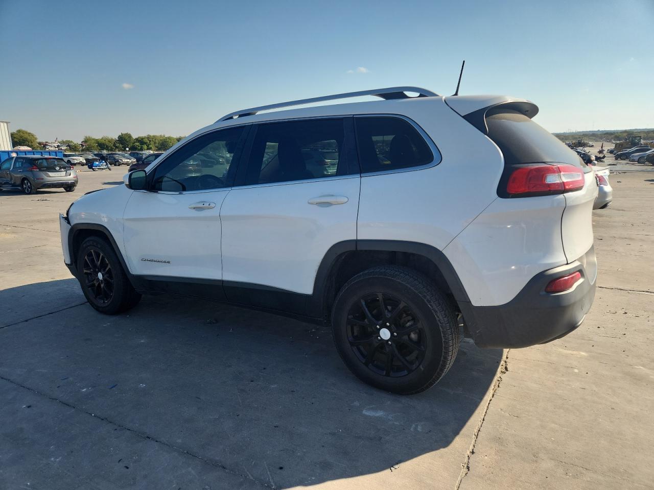 2016 Jeep Cherokee Latitude - Image 2