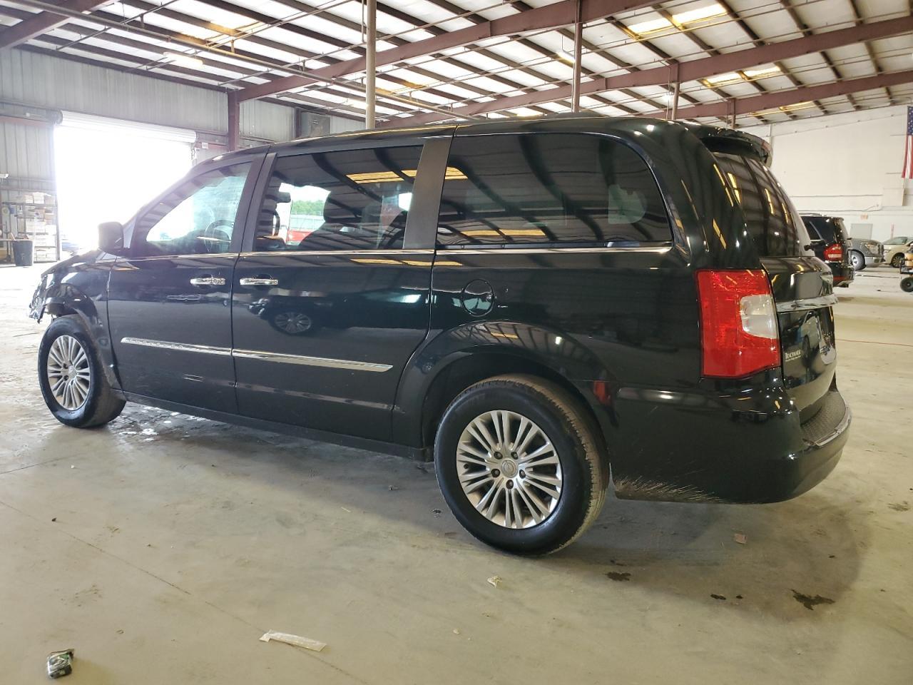 2015 Chrysler Town & Country Touring L - Image 2