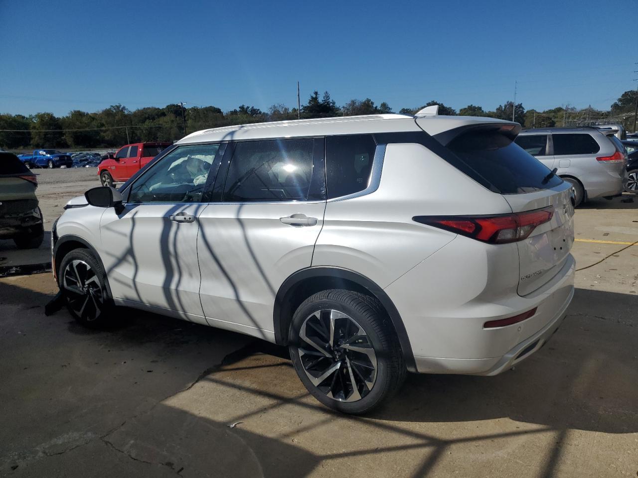 2022 Mitsubishi Outlander Sel - Фото 2