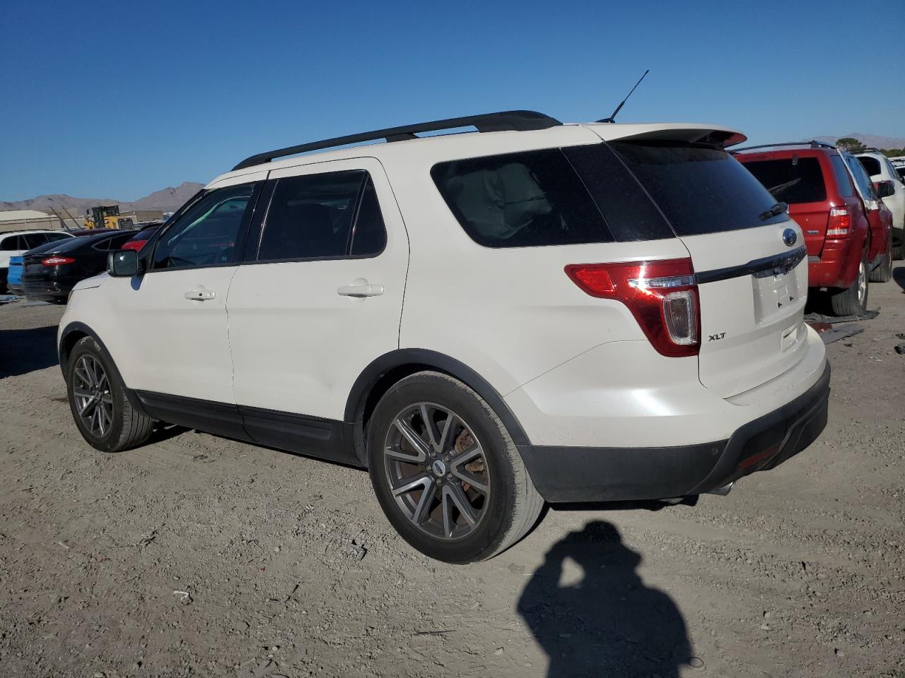 2015 Ford Explorer Xlt - Фото 2