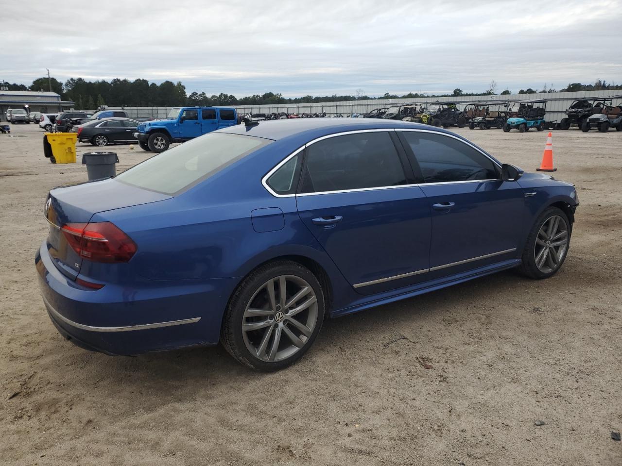 2017 Volkswagen Passat R-Line - Фото 3