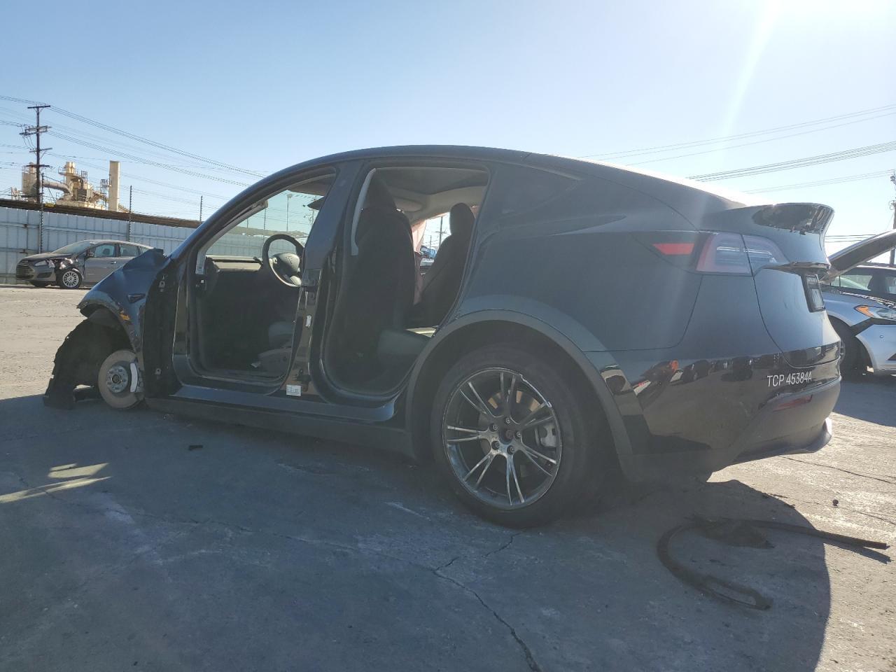 2024 Tesla Y - Фото 2
