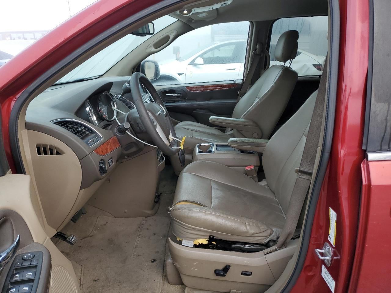 2014 Chrysler Town & Country Touring - Фото 7