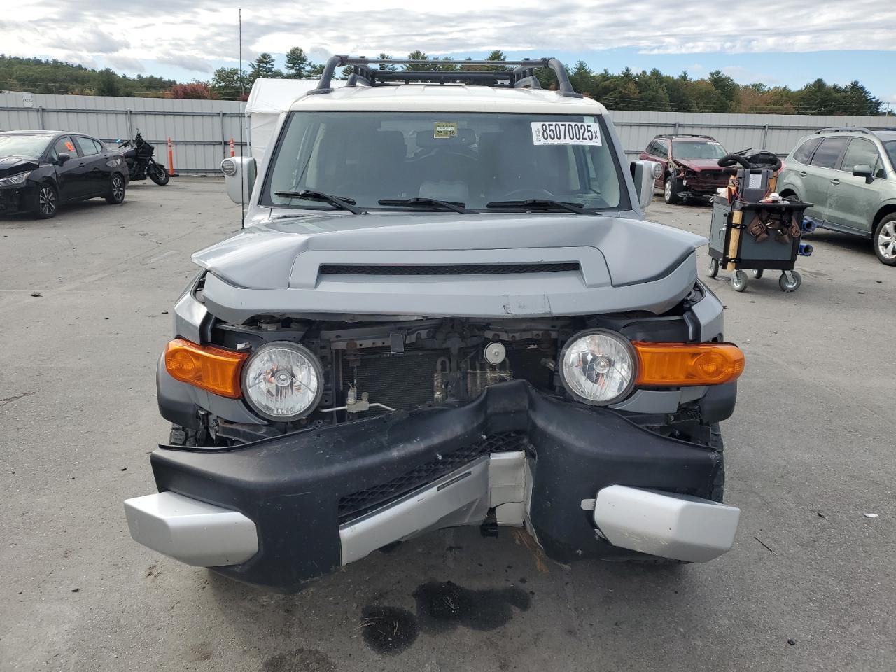 2014 Toyota Fj Cruiser - Image 5