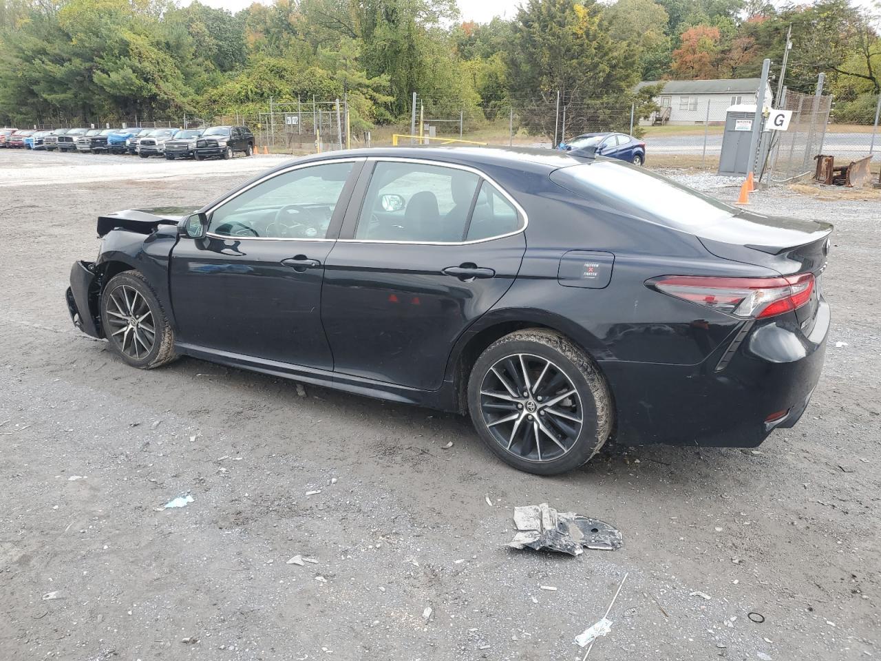2021 Toyota Camry Se - Фото 2