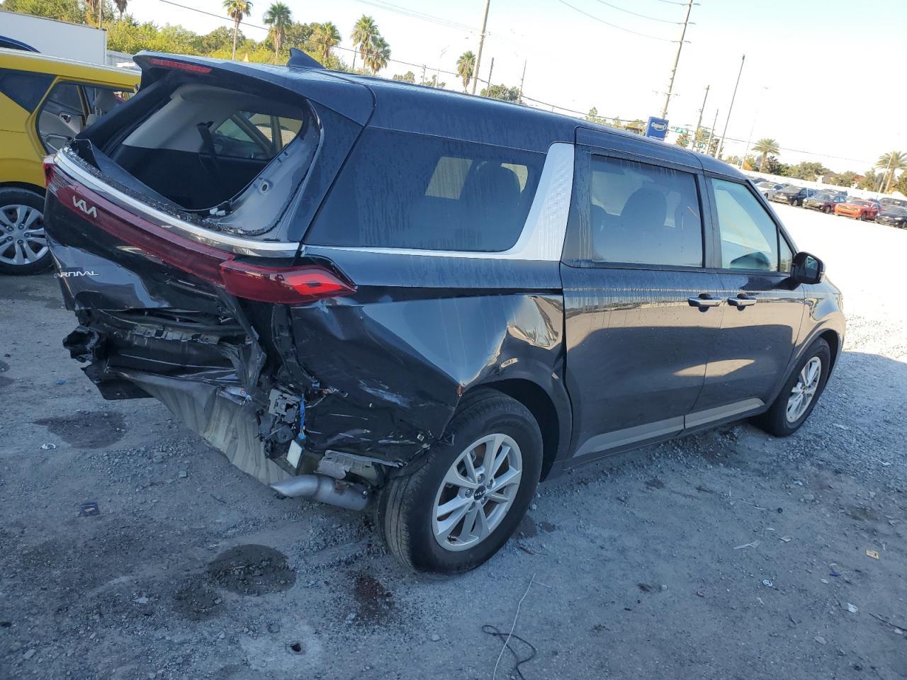 2024 Kia Carnival Lx - Image 3