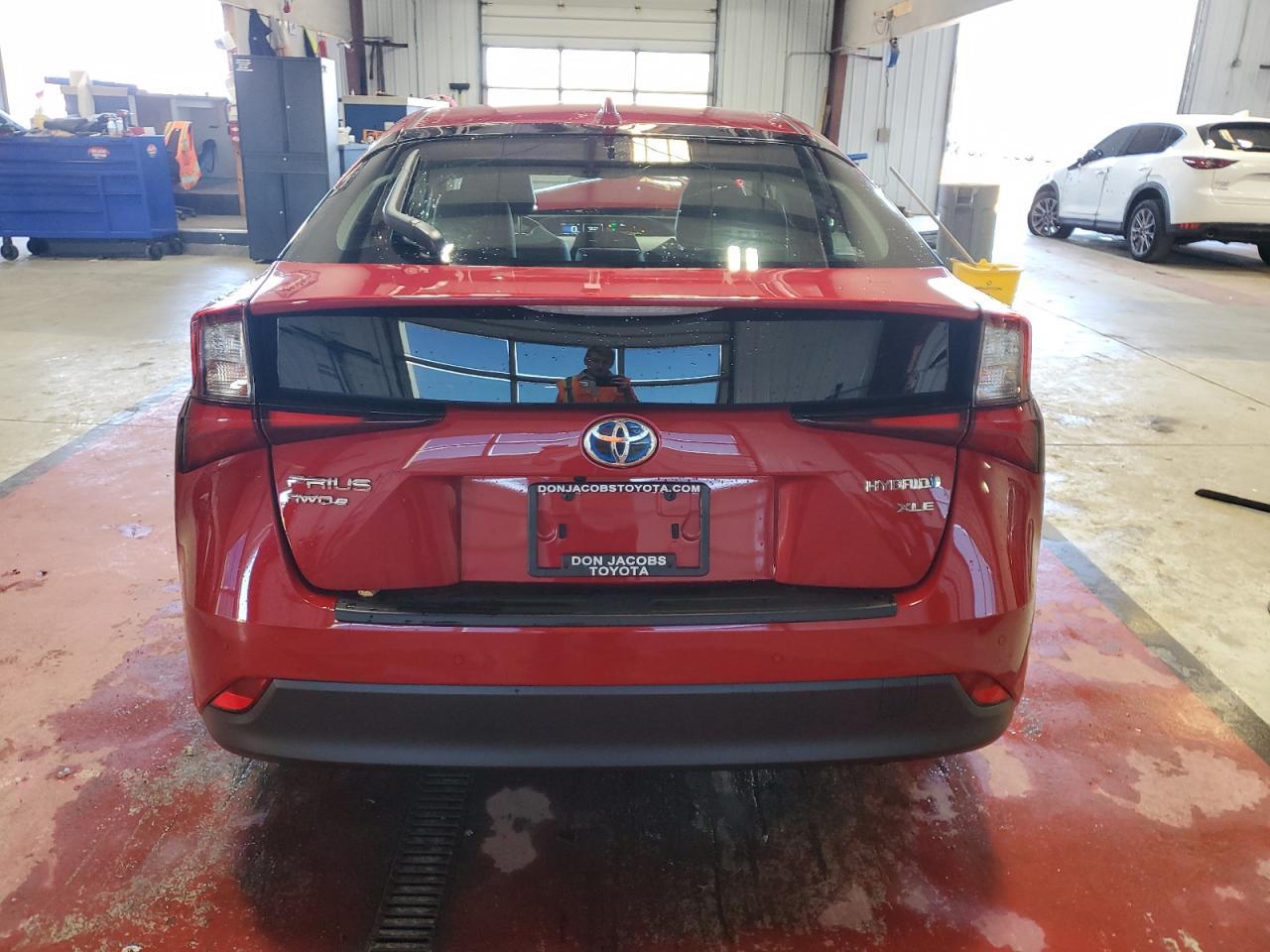2020 Toyota Prius Xle Awd-E - Image 6