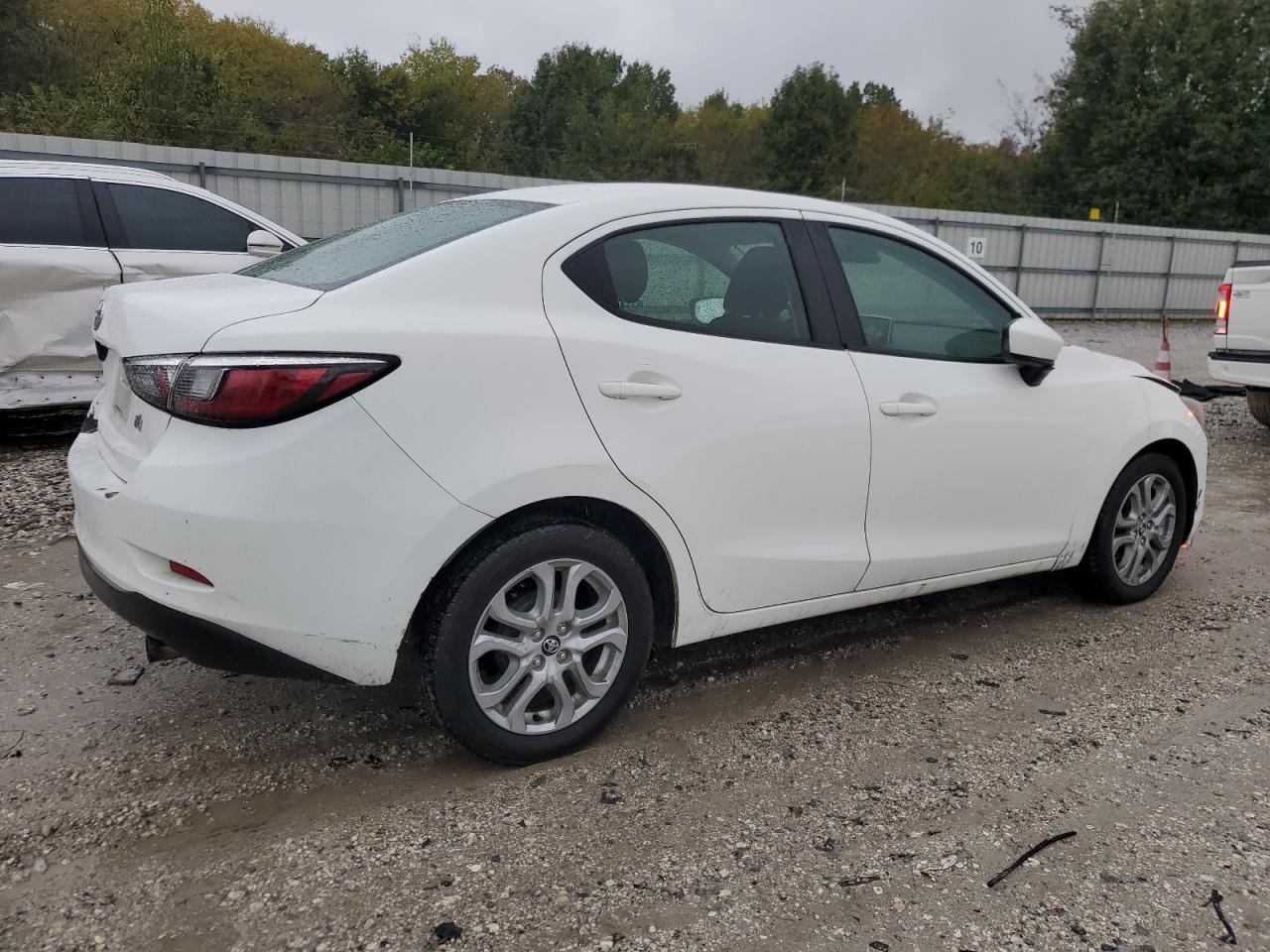 2018 Toyota Yaris Ia - Фото 3