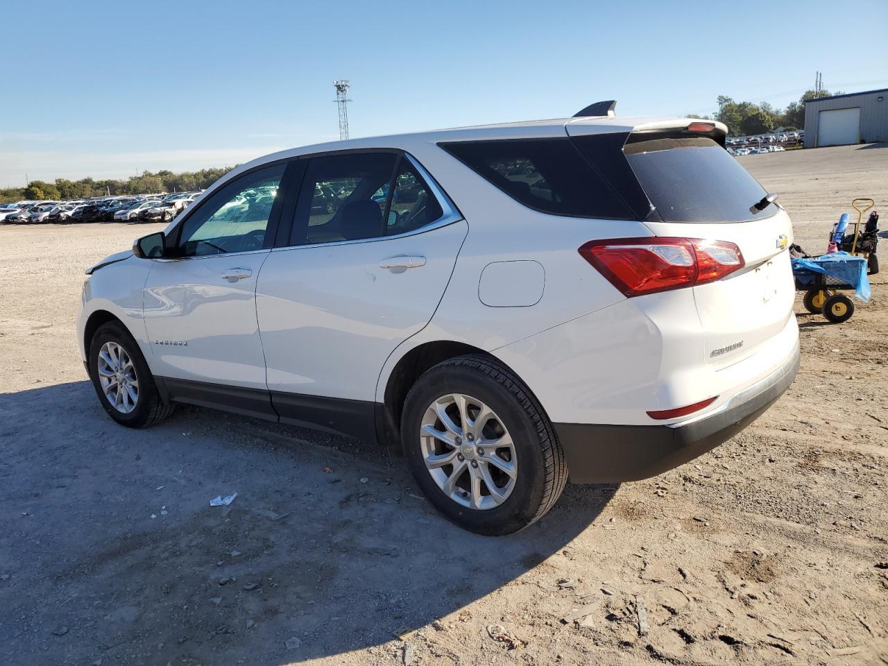 2020 Chevrolet Equinox Lt - Image 2