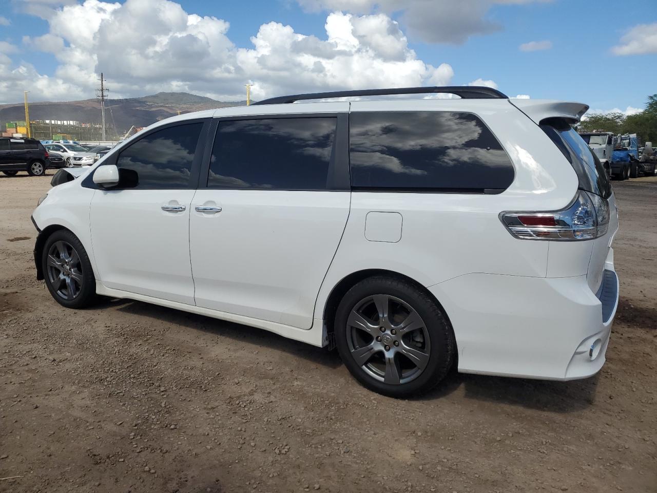 2017 Toyota Sienna Se - Фото 2