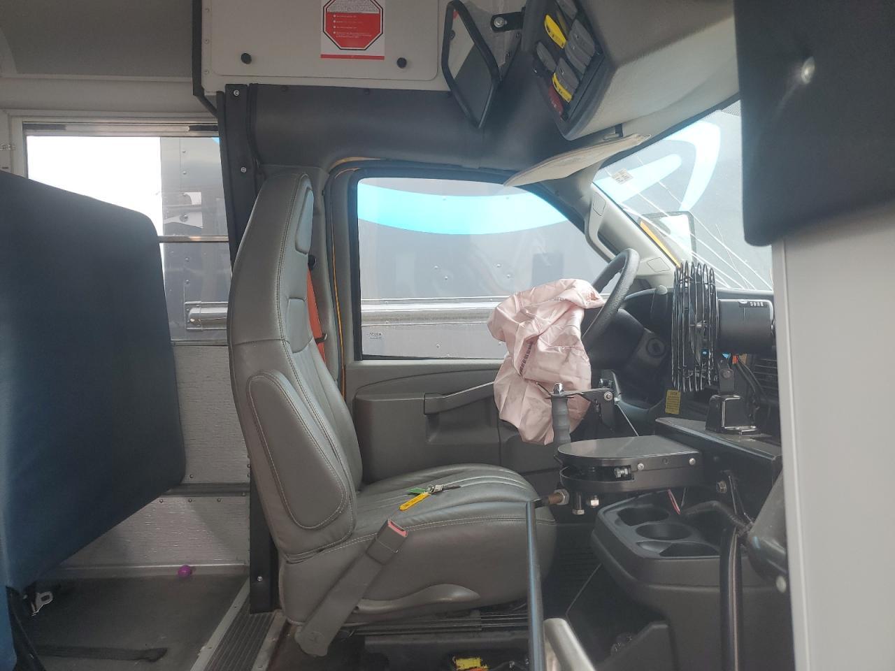 2017 Chevrolet Express G4 - Фото 5