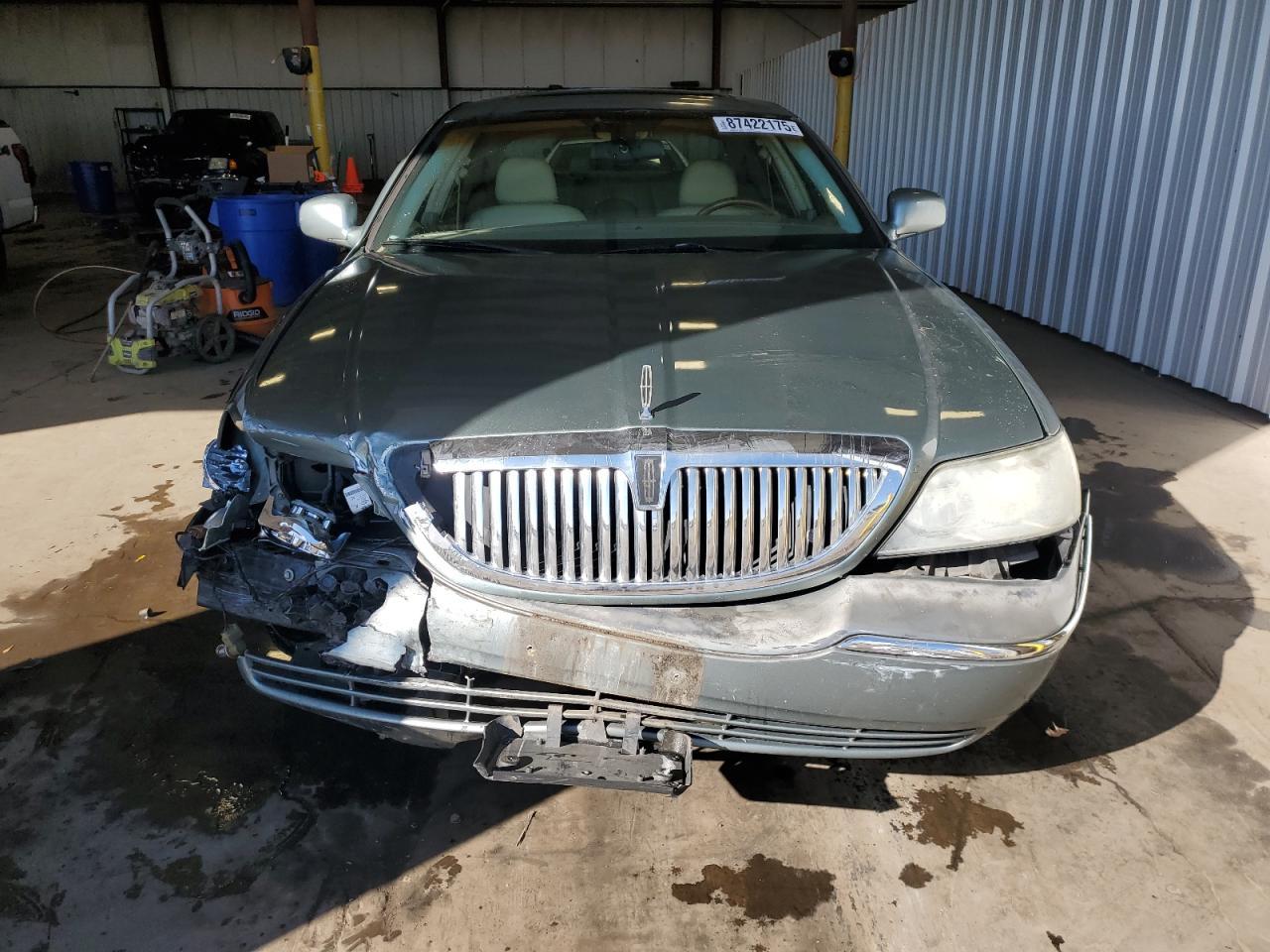 2005 Lincoln Town Car Signature Limited - Фото 5