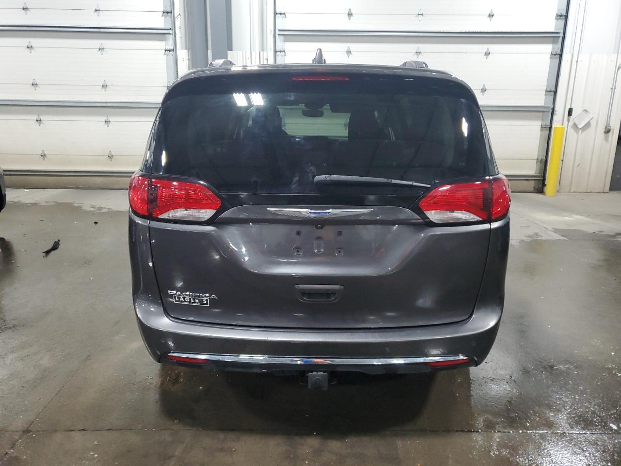 2018 Chrysler Pacifica Touring L Plus - Фото 6