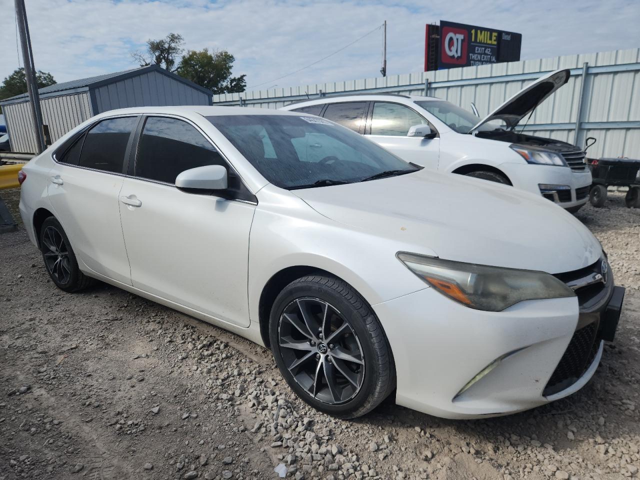 2015 Toyota Camry Le - Image 4