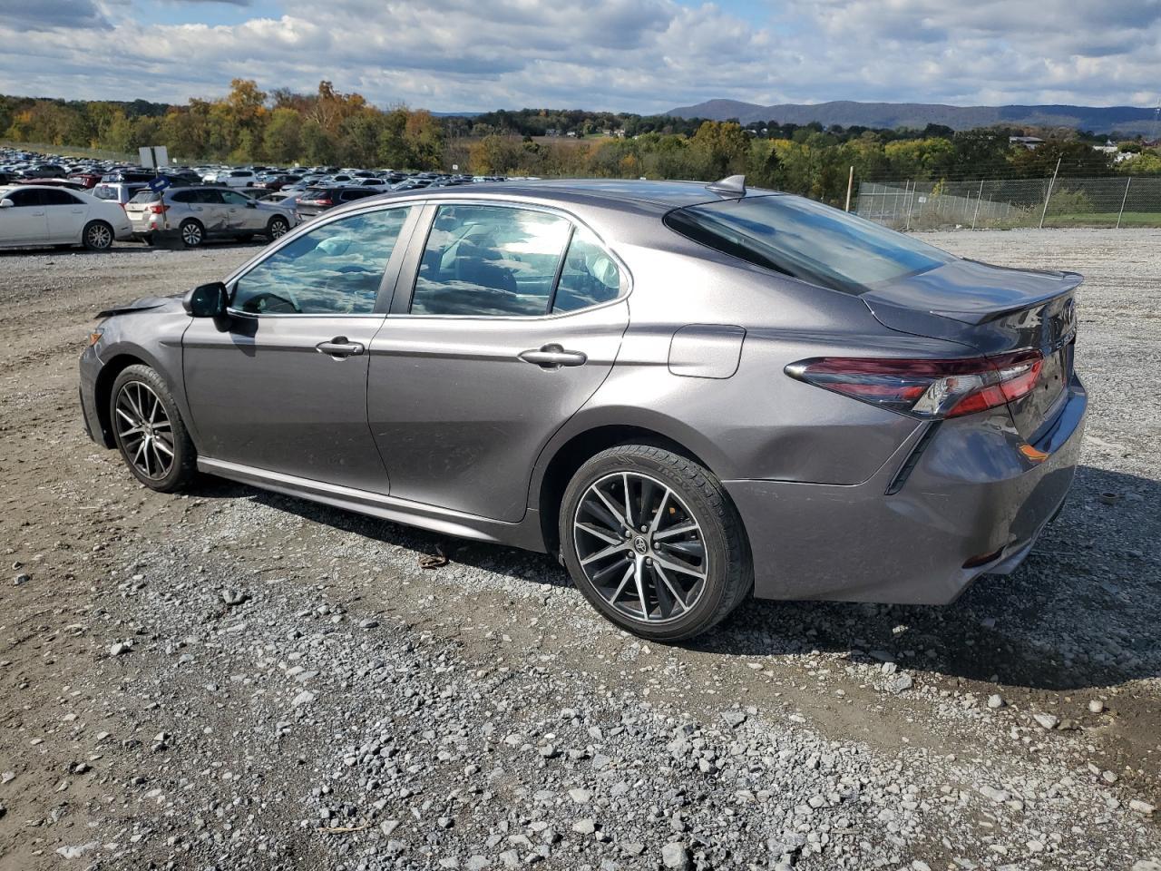 2021 Toyota Camry Se - Фото 2